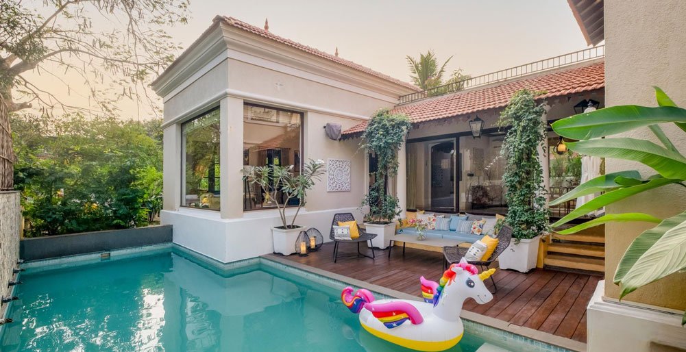 Casa Tanisa - Facade and pool